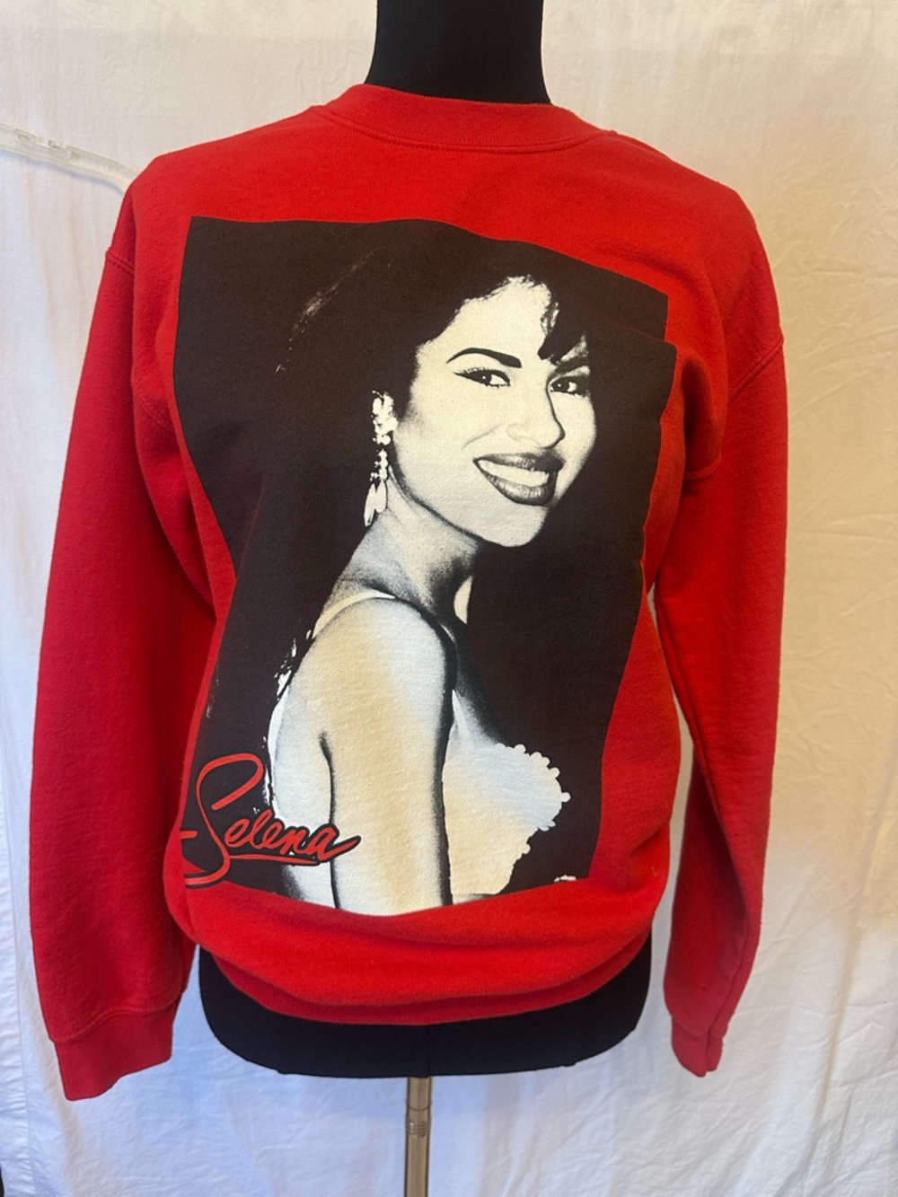 Selena Quintanilla Red Graphic Sweatshirt Vintage Style Oversized Crewneck Small